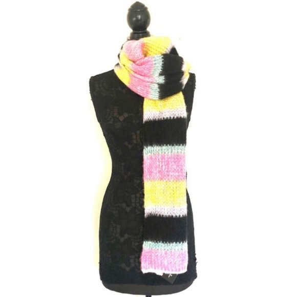 Marcus Adler Bright Stripe Knit Scarf Red, NWT, FREE SHIPPING* - Picture 6 of 6